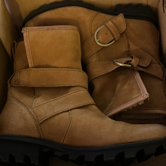 🆕❄️SOREL WATERPROOF MOTO BOOTS - Picture 14 of 15